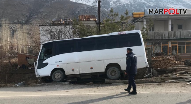 Servis aracının çarptığı genç kız öldü