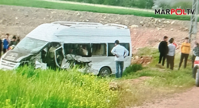 Öğrenci servisi ile motosiklet çarpıştı: 5 yaralı