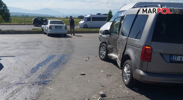 Kahramanmaraş’ta hafif ticari araç ile otomobil çarpıştı: 3 yaralı