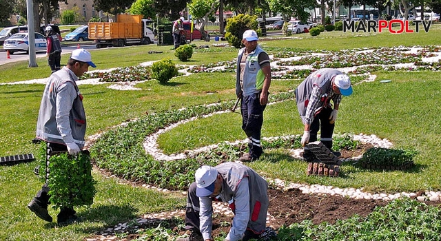 Büyükşehir Belediyesi, mevsimlik çiçek dikimi gerçekleştiriyor