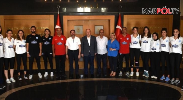 Alpedo Kadın Voleybol Takımından Vali Çoşkun ve yardımcılarına ziyaret!