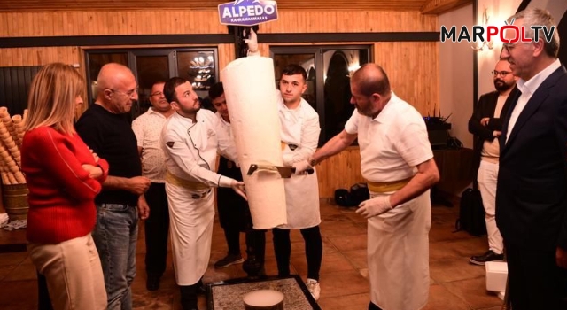 İTHİB Yönetim Kurulu üyeleri satır ve balta ile dondurma kesti