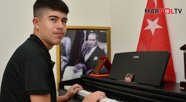 Kahramanmaraşlı Otizmli Piyanist Kubilay'dan Cumhuriyet Resitali