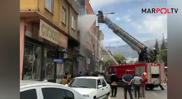 Kahramanmaraş'ta iki katlı binada yangın çıktı
