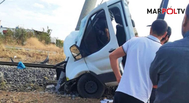 Kahramanmaraş’ta tren hemzemin geçitte komyonete çarptı: 1 ölü