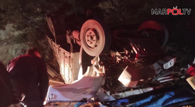 Andırın’da yem yüklü kamyonet ters döndü: 2 yaralı