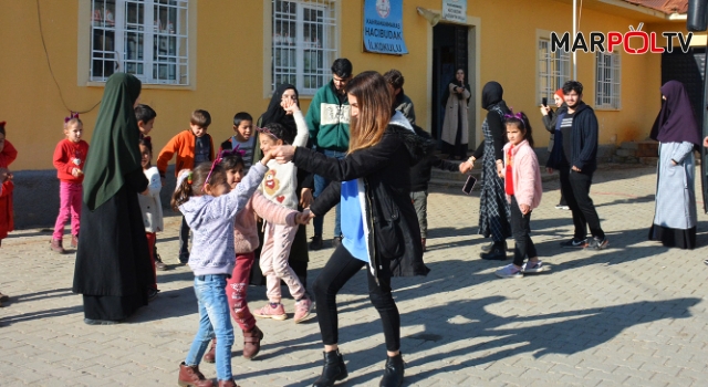 Gezici Kütüphane, Minik Gönüllere Dokunmaya Devam Ediyor