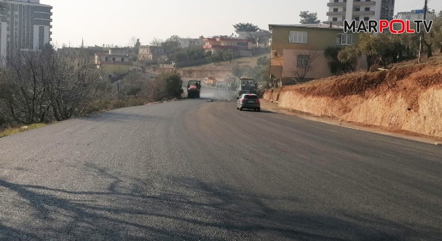 Büyükşehir Büğlek Caddesi’ni Sıcak Asfaltla Yeniliyor