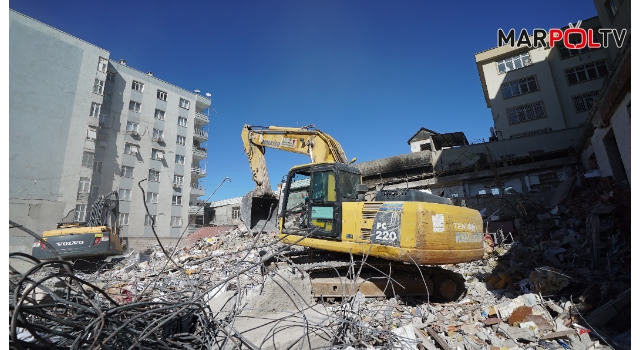 Büyükşehir Enkaz Kaldırma Çalışmalarını Sürdürüyor