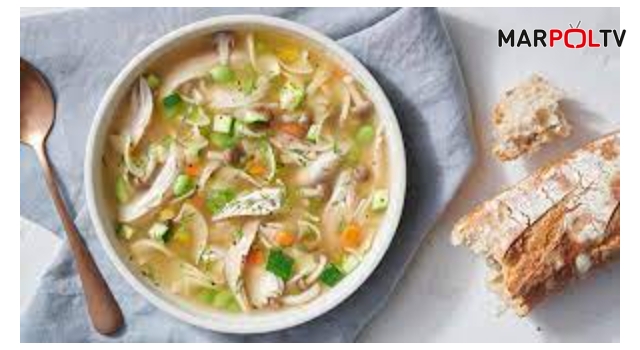 Tavuklu Noodle Çorbası