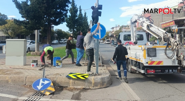 Büyükşehir, Trafik İşaret ve İşaretçilerinin Bakımını Sürdürüyor