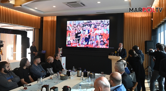 İstiklal Spor’un Şampiyonluk Kupası Başkan Güngör’ün Ellerinde Yükseldi