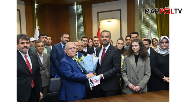 Onikişubat Belediye Başkanı Hanifi Toptaş, devir teslim töreniyle göreve başladı