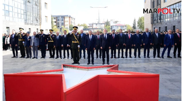 Cumhuriyet Bayramı Kutlamaları, Atatürk Anıtı’na Çelenk Sunumu ile Başladı