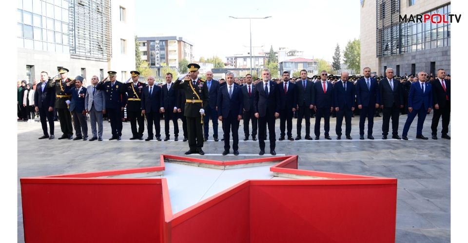 Cumhuriyet Bayramı Kutlamaları, Atatürk Anıtı’na Çelenk Sunumu ile Başladı