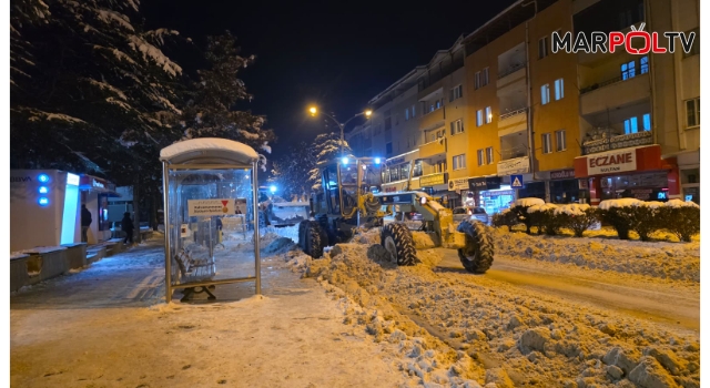 Kahramanmaraş’ta Son Yılların En Sert Kışı Yaşanıyor; Büyükşehir Tüm İmkanlarıyla Sahada