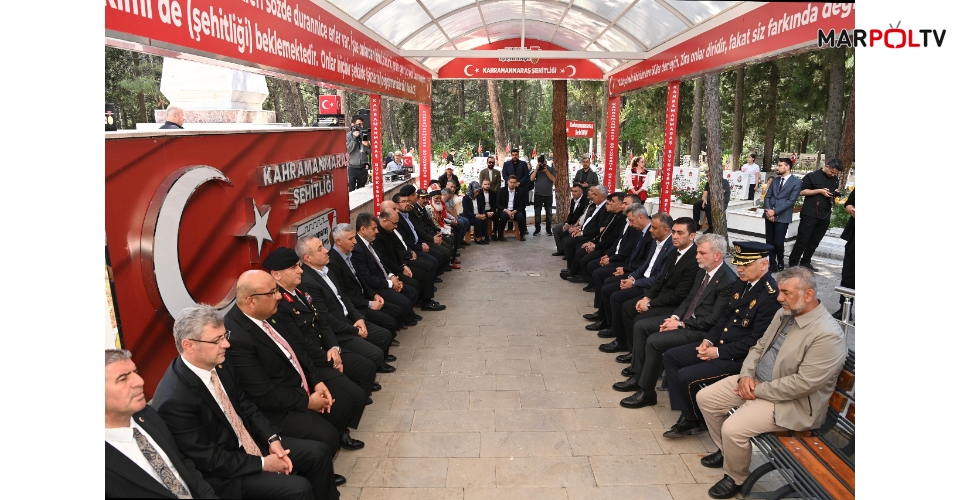 Aziz Şehitler ve Hayatını Kaybeden Öğrenciler Kabri Başında Dualarla Anıldı
