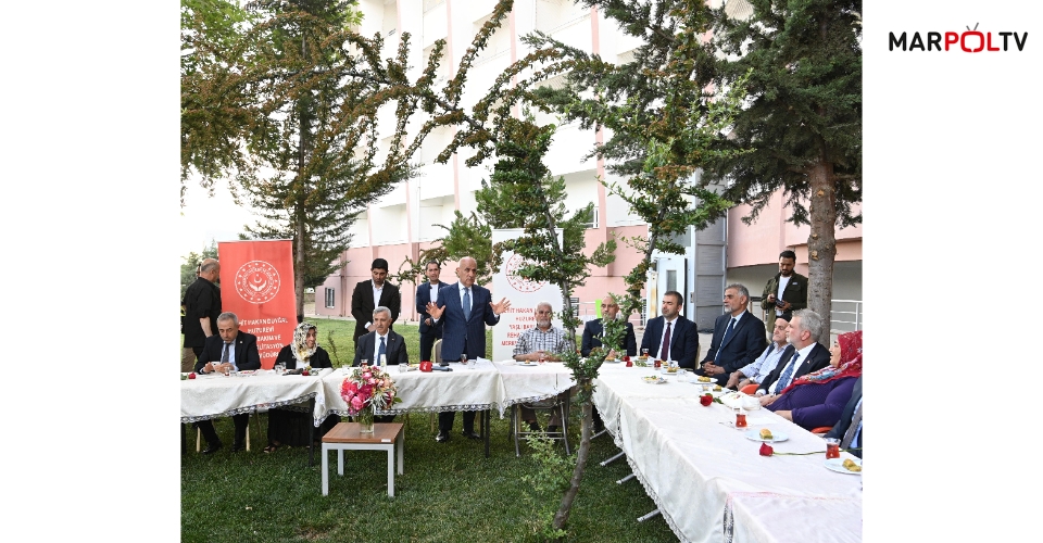 Bayram Coşkusu Şehrin Ulu Çınarlarıyla Paylaşıldı