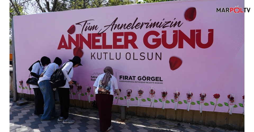 Büyükşehir’den Duygu Dolu Jest; Açık Hava Panoları Sevgiyle Doldu