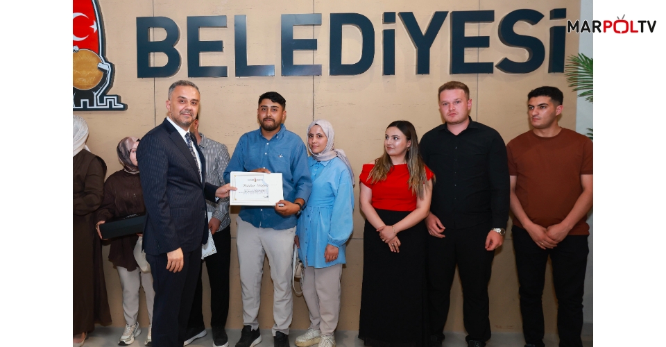 Onikişubat Belediyesi’nin Evlilik Okulu’nu tamamlayan ilk 50 çift sertifikalarını aldı