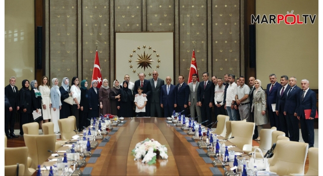 Cumhurbaşkanı Erdoğan, Ayser Çalık Ortaokulu Şehitlerinin Aileleriyle Bir Araya Geldi