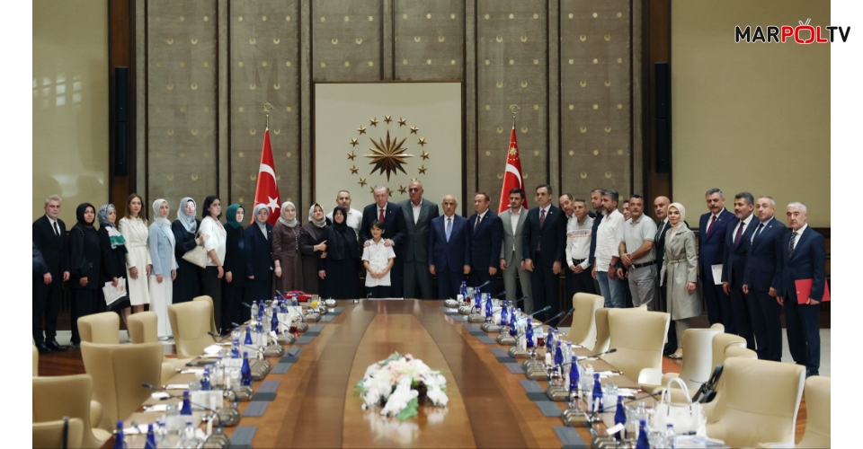Cumhurbaşkanı Erdoğan, Ayser Çalık Ortaokulu Şehitlerinin Aileleriyle Bir Araya Geldi