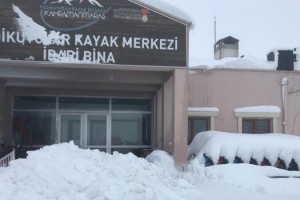 Kahramanmaraş'taki Yedikuyular Kayak Merkezi'nde kar kalınlığı 1 metreyi aştı