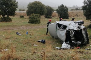 Otomobil önce bariyerlere Çarptı sonra da defalarca takla attı