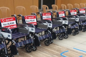 Tekerlekli sandalyeler şehit isimleriyle dağıtıldı