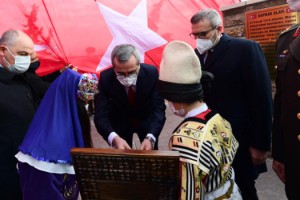 İstiklal Madalyası Şanlı Bayrağımızda