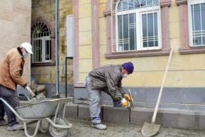 DULKADİROĞLU’NDAN CAMİ BAHÇELERİNE DÜZENLEME