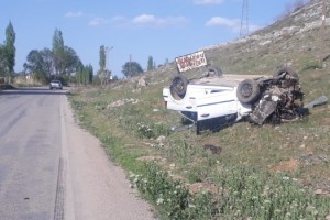 Ehliyetsiz sürücü otomobiliyle takla attı: 1 yaralı