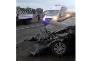 Kahramanmaraş’ta otomobil ile kamyonet çarpıştı: 3 yaralı