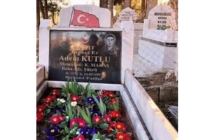 Şehit Adem Kutlu şahadetinin seneyi devriyesinde mezarı başında anıldı