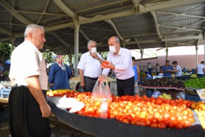 BAŞKAN OKAY PAZAR ESNAFIYLA BİR ARAYA GELDİ