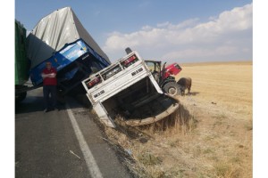 Elbistan’da traktör ile kamyonet çarpıştı: 3 yaralı