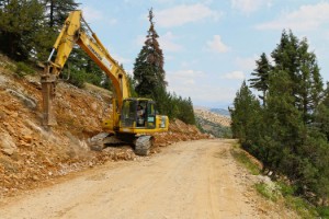 Göksun’da İki Mahallenin Daha Ulaşım Sorunu Çözülüyor