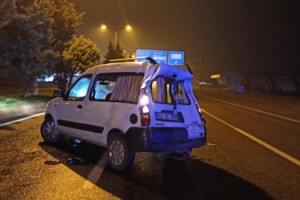 Kahramanmaraş’ta hafif ticari araç ağaca çarptı: 2 yaralı