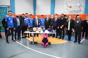 Onikişubat Belediyesi Spor Salonunda Amatör Spor Kulüplerine Destek