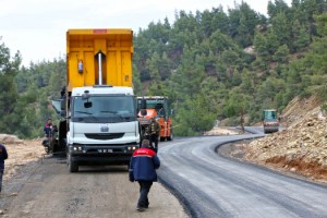 Turizm Bölgelerine Çıkan Arter Baştan Uca Yenileniyor