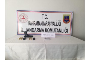 Yolcunun üzerinde ruhsatsız tabanca ve uyuşturucu bulundu