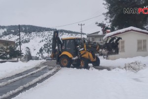 DULKADİROĞLU SOKAKLARINDA KAR TEMİZLİĞİ DEVAM EDİYOR