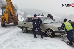 Öğrencilerin ve sürücülerin yardımına jandarma yetişti