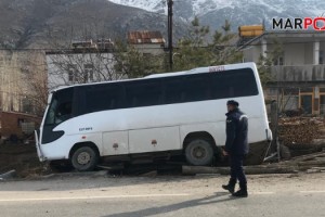 Servis aracının çarptığı genç kız öldü