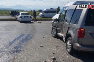 Kahramanmaraş’ta hafif ticari araç ile otomobil çarpıştı: 3 yaralı