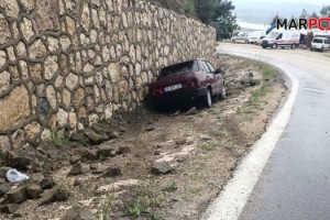 Kahramanmaraş’ta otomobil istinat duvarına çarptı: 2 yaralı