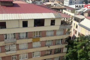 Kahramanmaraş’ta vatandaşlar apartmandan moloz atılmasına tepki gösterdi