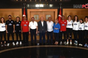 Alpedo Kadın Voleybol Takımından Vali Çoşkun ve yardımcılarına ziyaret!