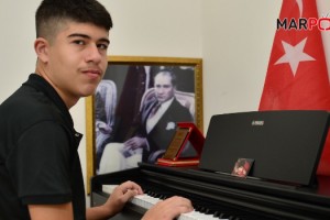 Kahramanmaraşlı Otizmli Piyanist Kubilay'dan Cumhuriyet Resitali