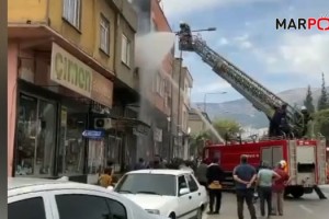 Kahramanmaraş'ta iki katlı binada yangın çıktı